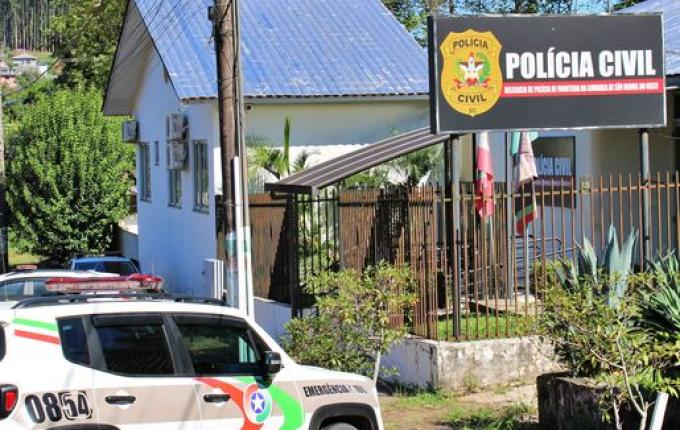 Polícia Militar recupera moto furtada e apreende dois suspeitos em SMO