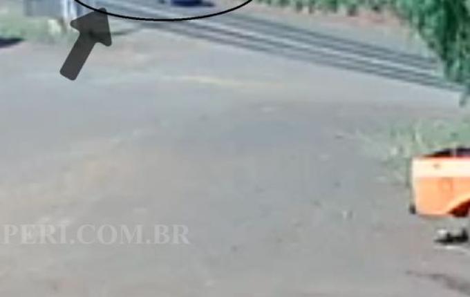 VÍDEO: Câmera flagra suspeito fugindo da PRF em Flor do Sertão