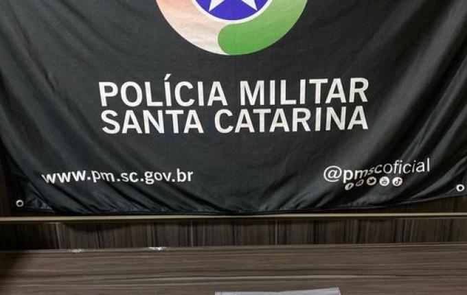 Homem é preso por tráfico de drogas escondida na roupa em Maravilha