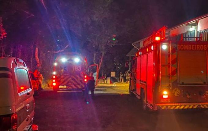 Carro cai em rio e deixa homem ferido em Descanso