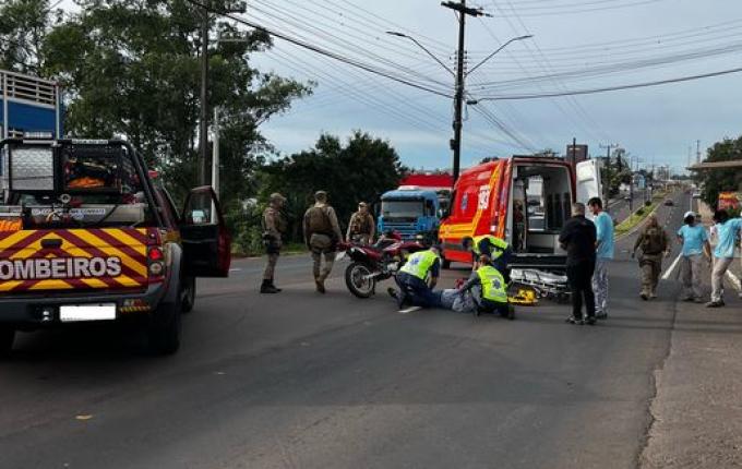 Colisão entre moto e van deixa homem ferido na Willy Barth, em SMOeste