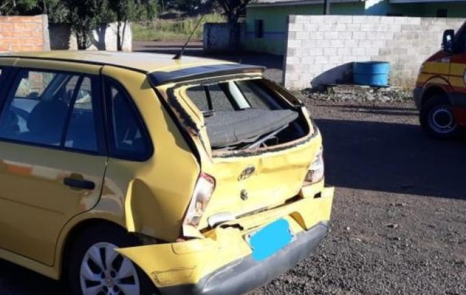 Colisão traseira deixa mulher ferida na BR-163