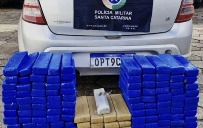 PM apreende 139 kg de maconha e prende homem por tráfico na SC-160