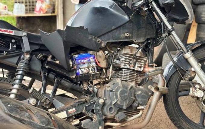 Colisão lateral deixa motociclista ferido na avenida Willy Barth