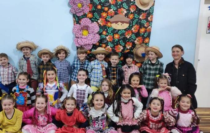 Alunos participam de Arraial no CEMEG em São José do Cedro