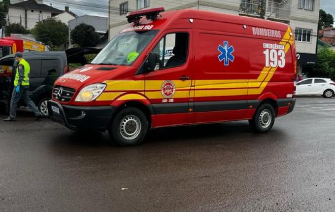 Gestante é socorrida após acidente de trânsito em São Miguel do Oeste