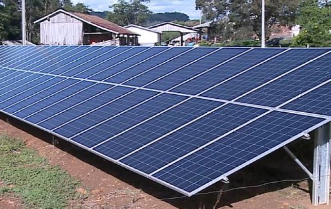Instalação de placas de energia solar em São José do Cedro é destaque no Estado