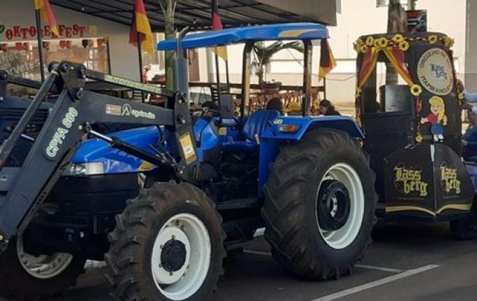 43ª Oktoberfest: Bierwagen leva chopp e alegria pelas ruas de Itapiranga