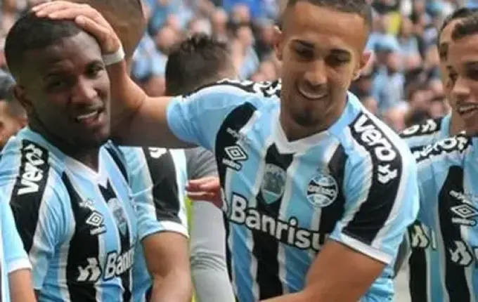 Grêmio confirma boa fase, vence na Arena e vira líder da Série B
