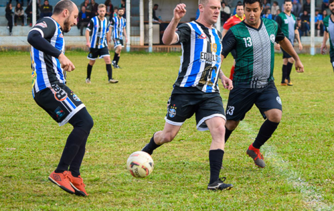 Grêmio Guamerim goleia Cantareira e mantém liderança do campeonato