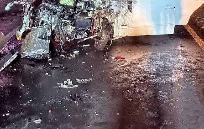 Duas pessoas morrem em acidente de trânsito na BR 282