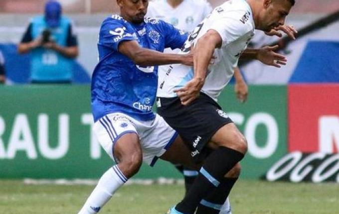 Com gol contra, Grêmio perde para o Cruzeiro e fica em quarto na Série B