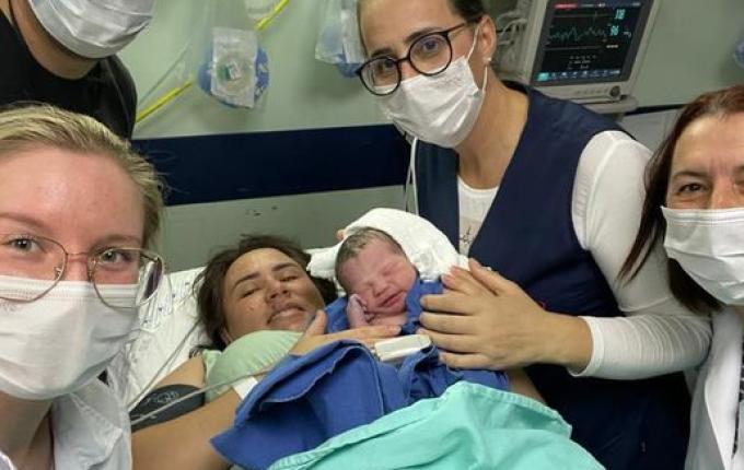 Equipe do Hospital São Lucas de Guaraciaba realiza parto dentro de ambulância
