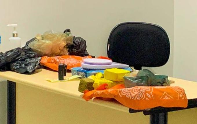 PM intercepta e prende traficante enquanto pegava droga em área de mata