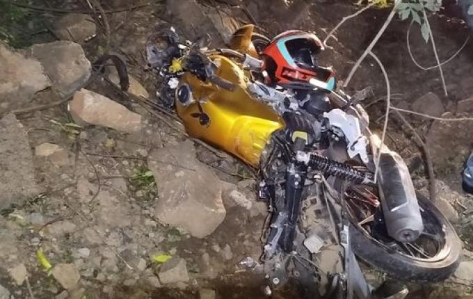 Jovem de 19 anos morre após cair de moto na BR-282