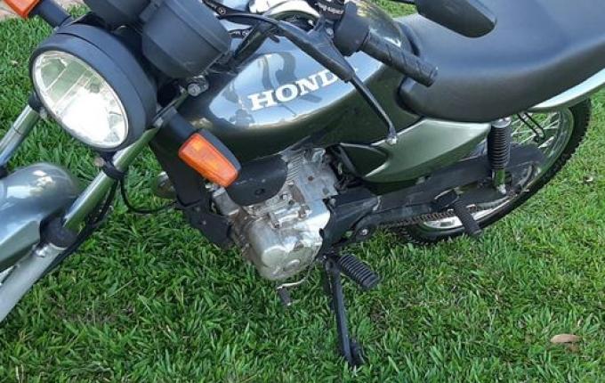 Homem tem moto furtada em frente de casa em São José do Cedro