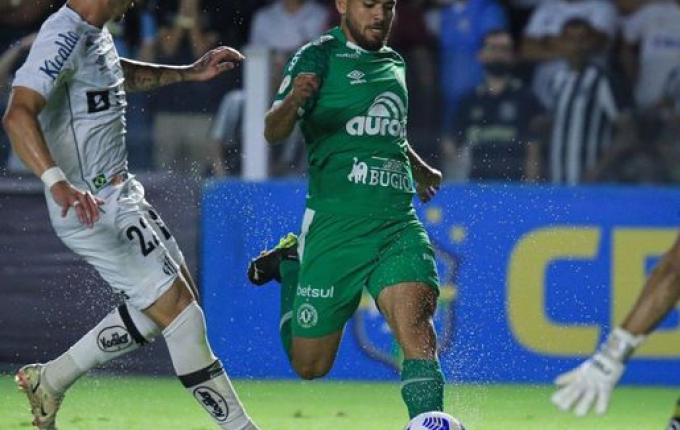 Chapecoense perde para o Santos com Vila Belmiro lotada