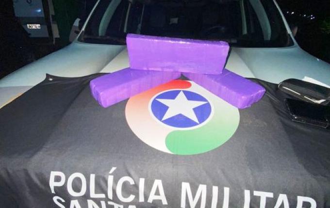 Homem e mulher são presos pela PM por tráfico de drogas