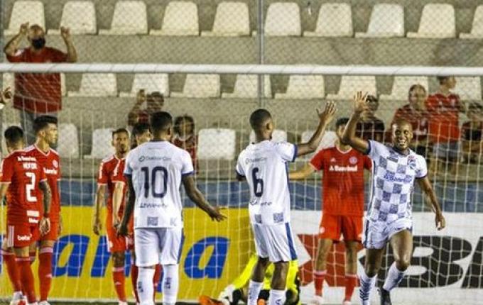 Inter faz mais um péssimo jogo no Gauchão e perde para o São José
