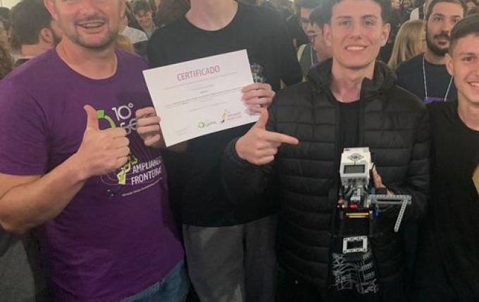 Equipe do Câmpus SMO é campeã do Torneio de Robótica do Sepei 2024