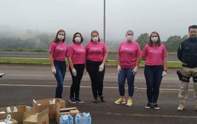 Grupo Amigas do Bem realizou entrega de lanches aos caminhoneiros