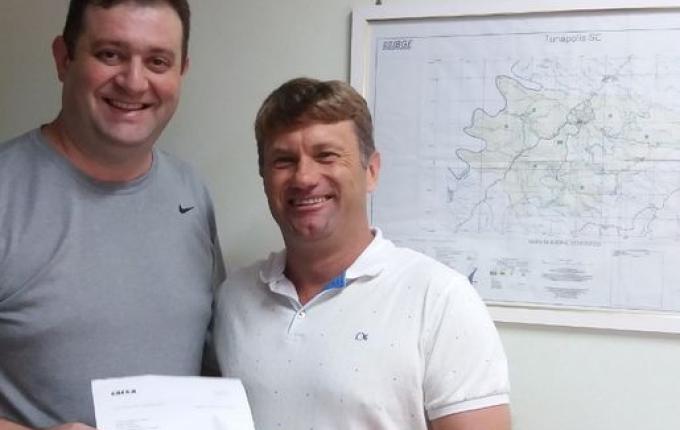 Tunápolis conquista emendas para compra de máquina e investimentos no esporte