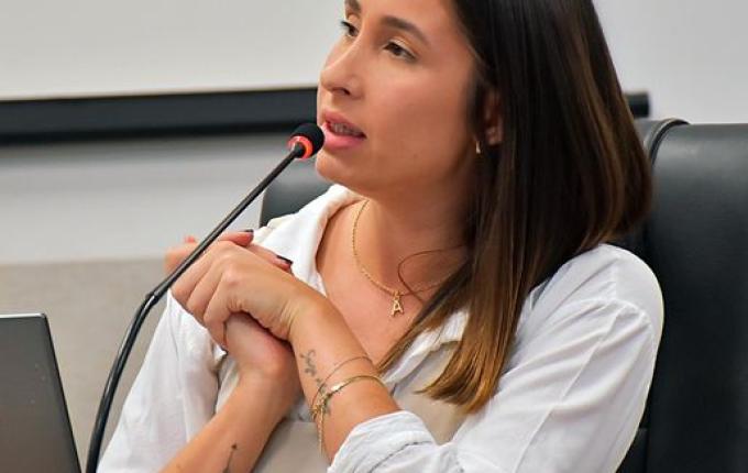 Vereadora cobra informações sobre arena esportiva e políticas de incentivo ao esporte em SMO