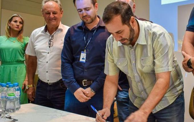 Aditivo do projeto para ampliação do Hospital Regional é assinado