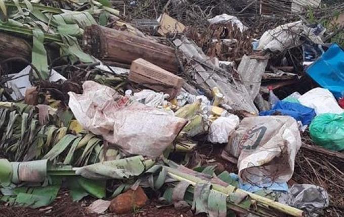 Lixo depositado irregularmente em local de preservação em Princesa