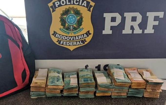 PRF apreende R$ 192 mil sem origem declarada em abordagem na BR-282