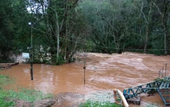 Chuva gera prejuízos no sistema de captação de água de São José do Cedro