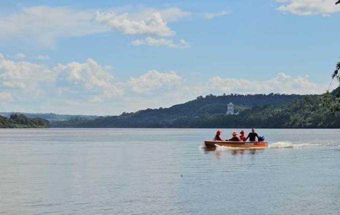 Força-tarefa intensifica buscas por jovem no rio Uruguai