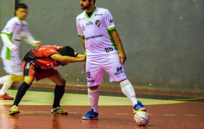 São Miguel Futsal vence equipe de Palmitos na estreia da LCF