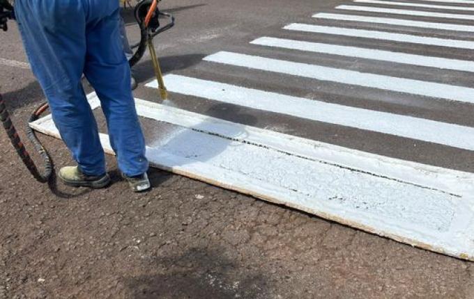 Sinalização em frente às escolas é reforçada durante recesso em SMO