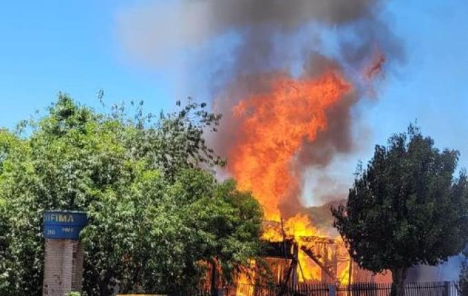 Casa é totalmente destruída por incêndio em Princesa