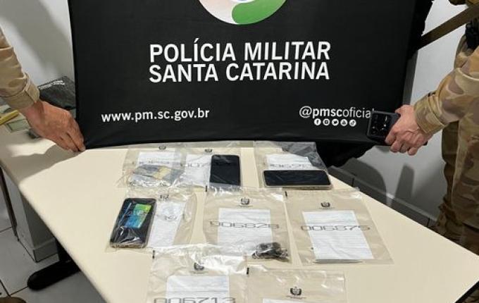 PM prende duas pessoas e apreende adolescente em ocorrência de tráfico em Mondaí