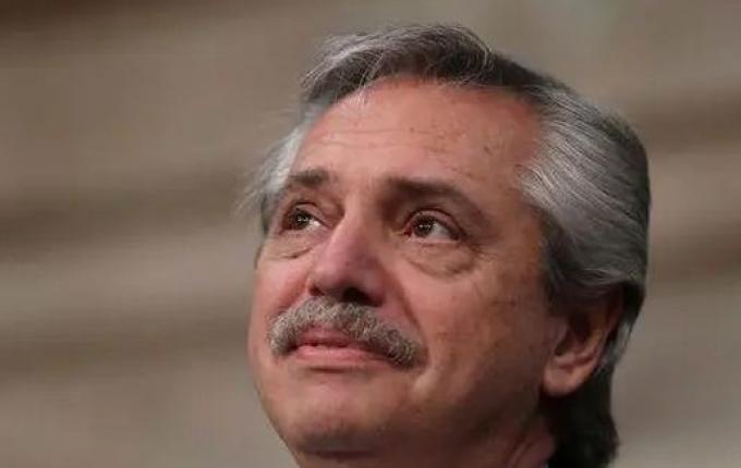 Presidente da Argentina anuncia que não concorrerá à reeleição