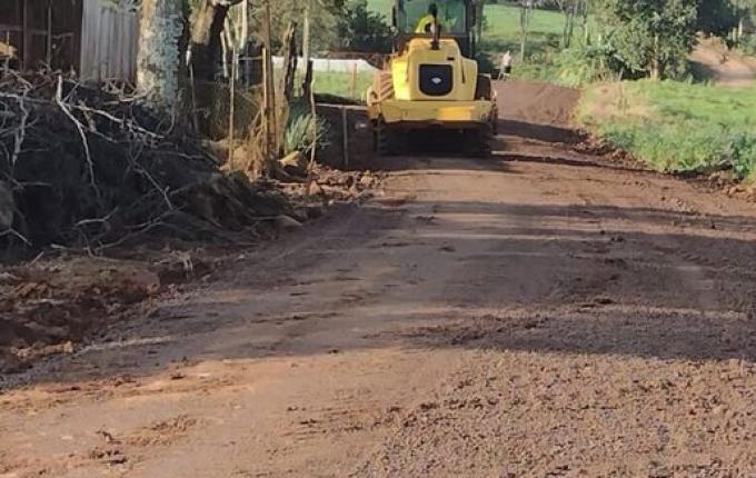 Manutenção de máquinas compromete cronograma de obras em Belmonte