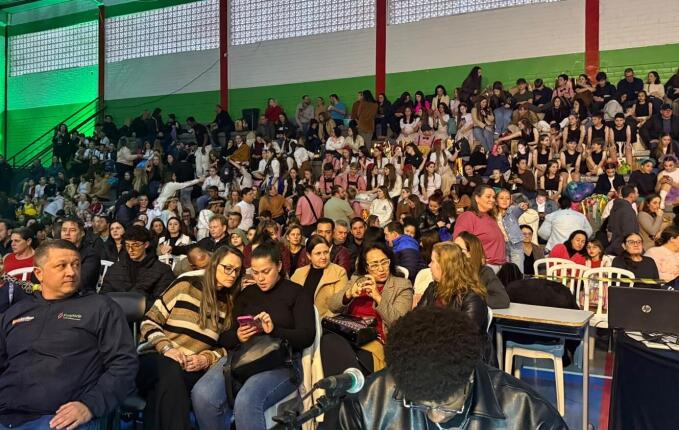 Dança Catarina reúne estudantes e atrai grande público em São Miguel do Oeste