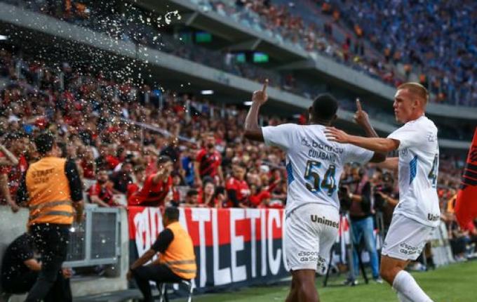 Time misto do Grêmio surpreende e vence o Athético em Curitiba