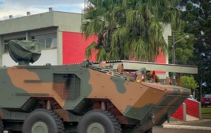 Exército Brasileiro moderniza frota com novos blindados Guarani em SMO