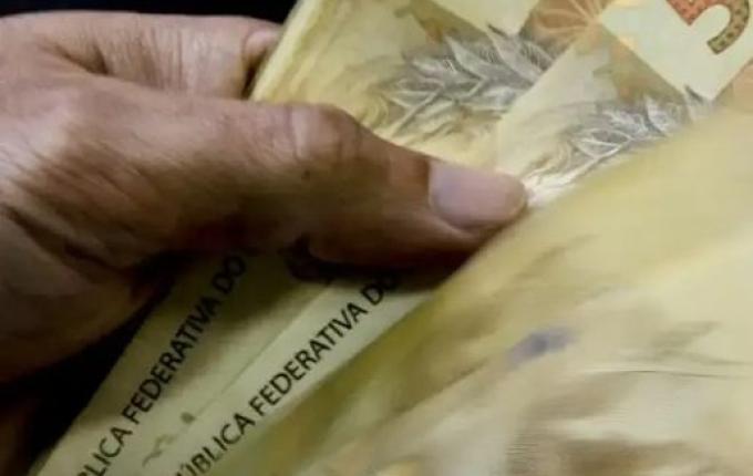 Aumento de salário mínimo regional de SC está longe de entrar em acordo, diz Fiesc