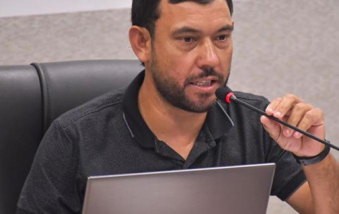 Vereador de São Miguel do Oeste propõe uso obrigatório de crachás para servidores públicos
