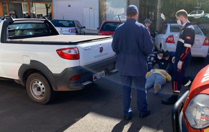 Mulher é atropelada enquanto atravessava na faixa no centro de São Miguel do Oeste