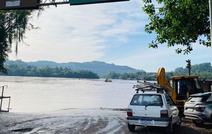 Travessia da balsa é retomada em Itapiranga