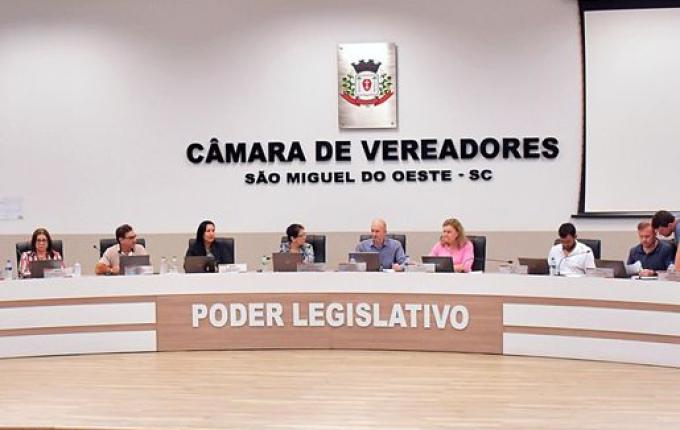 Câmara de São Miguel cobra explicações sobre transporte de pacientes terceirizado