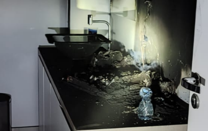 Bombeiros combatem princípio de incêndio em comércio