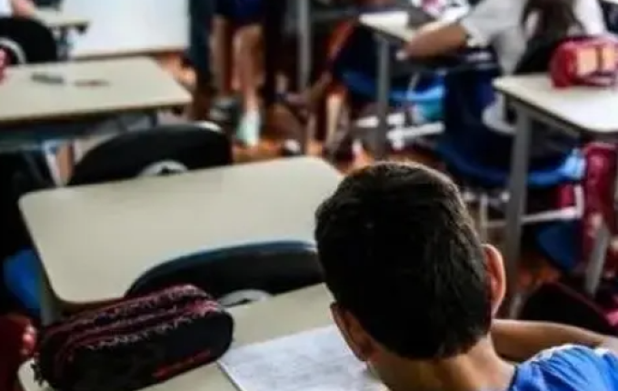 Taxa de abandono escolar dobra e aprovação cai em SC em 2021, mostra Inep