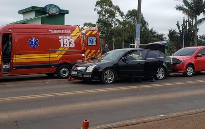 Colisão entre dois veículos deixa motorista ferida em Iporã do Oeste