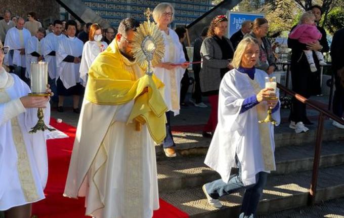 Celebração de Corpus Chirsti reúne mais de mil pessoas em São Miguel do Oeste